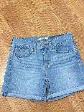 Levi Mid Rise Shorts Size 27
